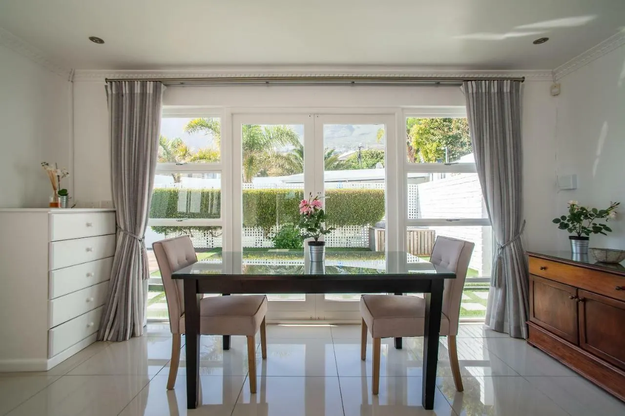 Funkey Villas Cape Town 0*,  South Africa