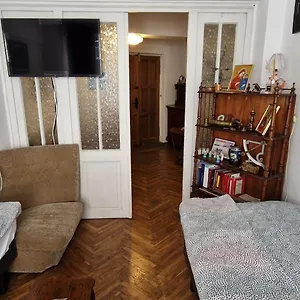 https://domum-the-comunist-apartment.bucharesthotelsnow.com