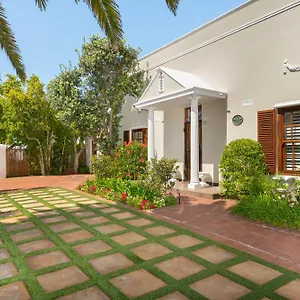 Apartment Meerendal Cottage-affordable Luxury-private Garden With Pool & Hot Tub, Cape Town